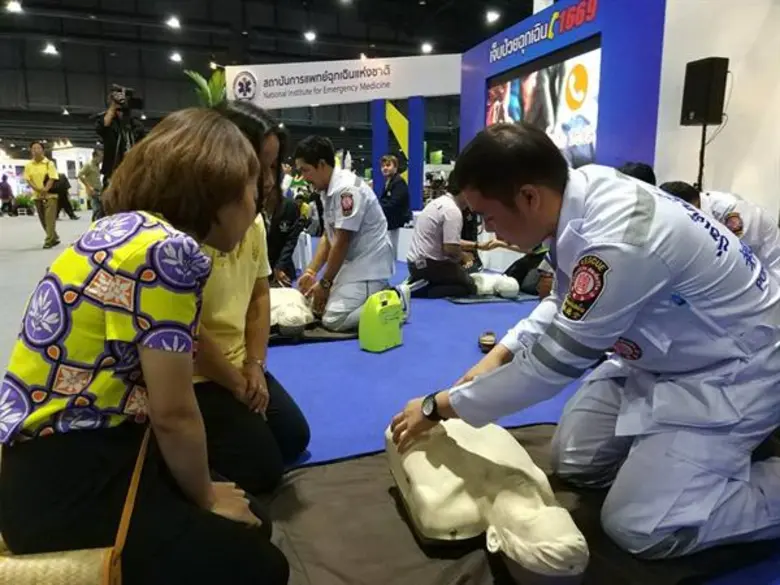 สพฉ.เปิดผลงาน 10 ปีที่ผ่านมา เร่งขับเคลื่อน ห่วงโซ่การรอดชีวิตก้าวต่อไปพร้อมชู ห้องเรียนออนไลน์สอนการทำ CPR และการใช้งานเครื่อง AED ที่ถูกต้อง เพื่อให้ความรู้แก่ประชาชนด้วย