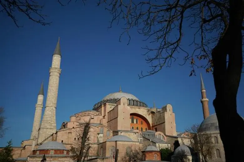 ทีวีไกด์: รายการ "เถื่อน Travel Season2"  ภารกิจสุดหินของ “สิงห์ วรรณสิงห์” กับการมุ่งหน้าสู่ชายแดนซีเรีย ใน “เถื่อน Travel 2”