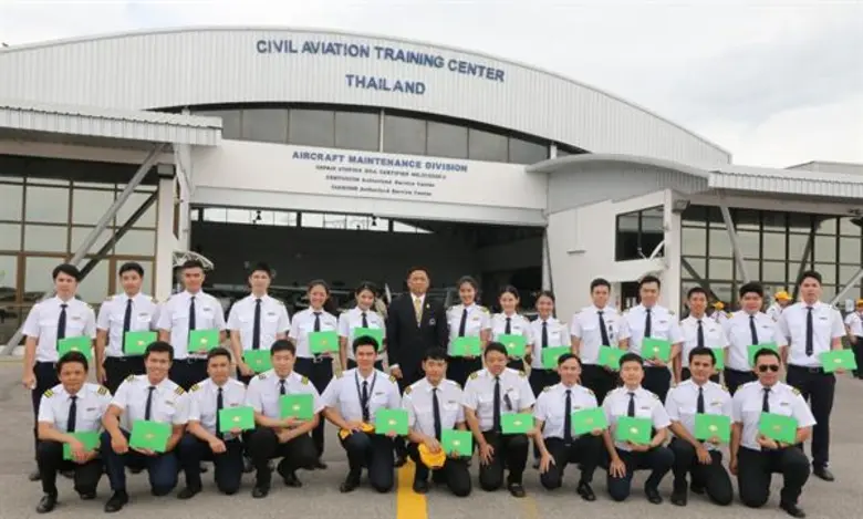 พลเรือตรี ปิยะ อาจมุงคุณ ผู้ว่าการ สถาบัน...