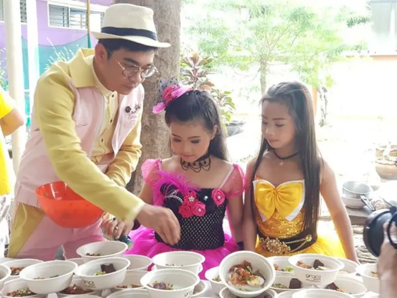 มูลนิธิเวิร์คพอยท์ ร่วมกับ น้องฟ้าใส ไมค์ทองคำเด็ก เลี้ยงอาหารกลางวันคนพิการพร้อมกิจกรรมมอบความสุข สถานสงเคราะห์คนพิการ พระประแดง