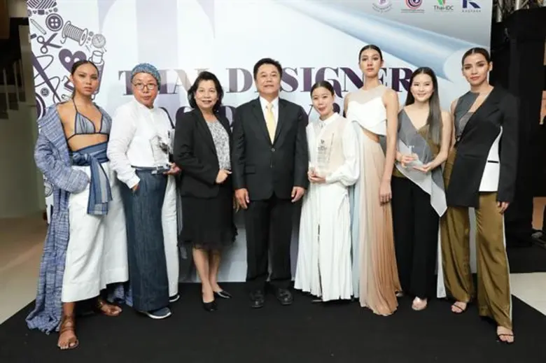 นายกอบชัย สังสิทธิสวัสดิ์ (ที่ 4 จากซ้าย)...