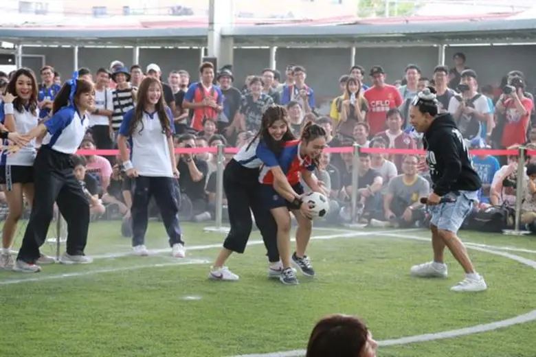 “SWEAT16” โชว์สกิลเตะบอล กับกิจกรรม 16! THE IDOL CUP พร้อมเปิดตัวซิงเกิ้ลใหม่ล่าสุด “TKO”