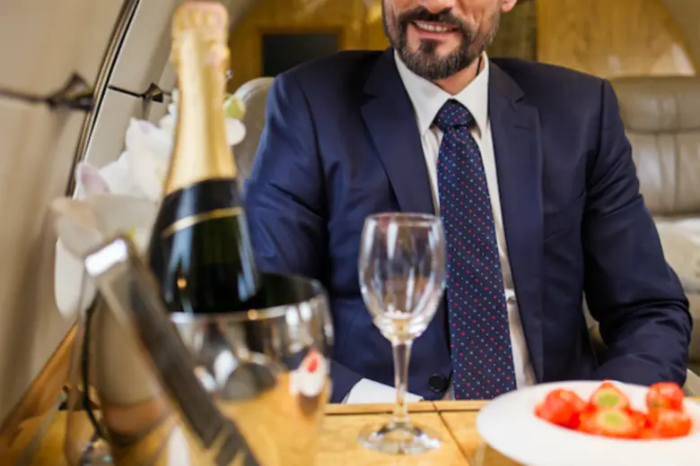 เปิดตัว 'เวิลด์ รีวอร์ด โซลูชั่น’ ไลฟ์สไตล์เซอร์วิสแนวใหม่