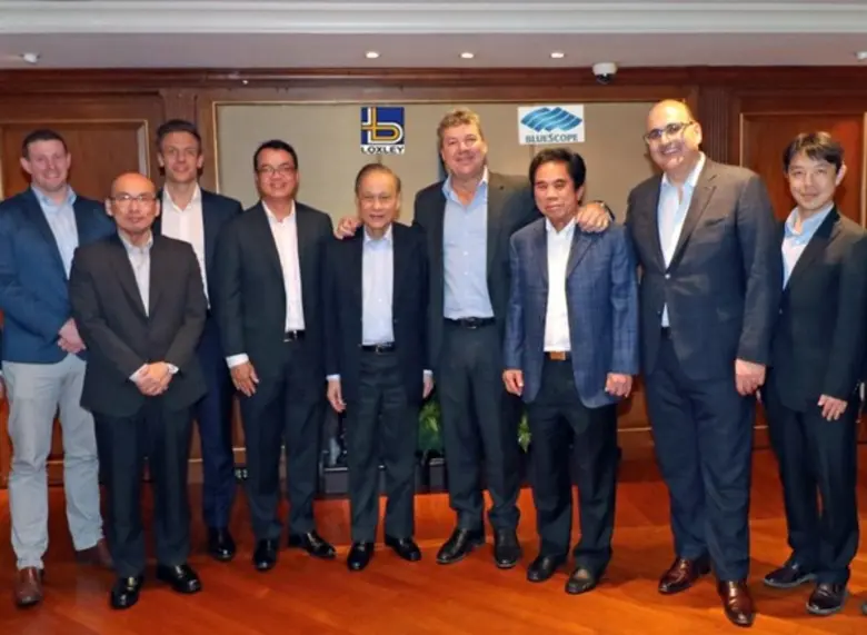 นายธงชัย ล่ำซำ ประธานกรรมการบริหาร พร้อมด...