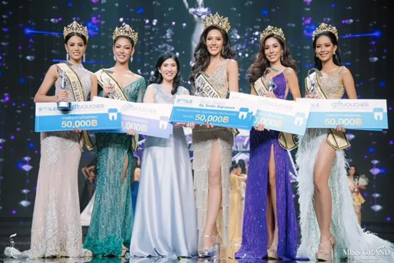 คุณลูซินดา เฉิน (คนที่ 3 จากซ้าย) กรรมการ...