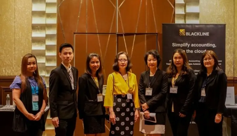 นางสาวจินดา ประภาวุฒิกุล (ที่ 3 จากขวา) S...