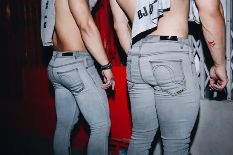 “บีเจ ยีนส์” ปล่อยคอลเลกชั่นเด็ด! “Fearless Grey” แฟชั่นสุดคูลของหนุ่มสาว..สายสตรอง