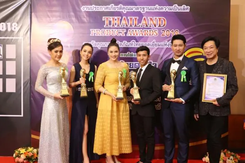 อรอนงค์ ปัญญาวงศ์ นำทีมดารานักธุรกิจเข้ารับรางวัล Thailand Product  Awards2018
