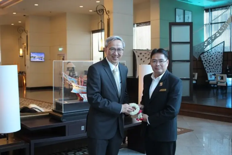 นายมนูญ วุฒิ ผู้จัดการทั่วโรงแรมเซ็นทารา ...