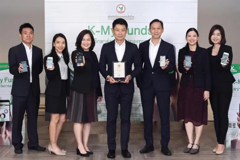 นายวศิน วณิชย์วรนันต์ (กลาง) ประธานกรรมกา...