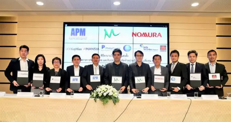 นายโอภาส เฉิดพันธุ์ (ที่ 6 จากขวา) ประธาน...