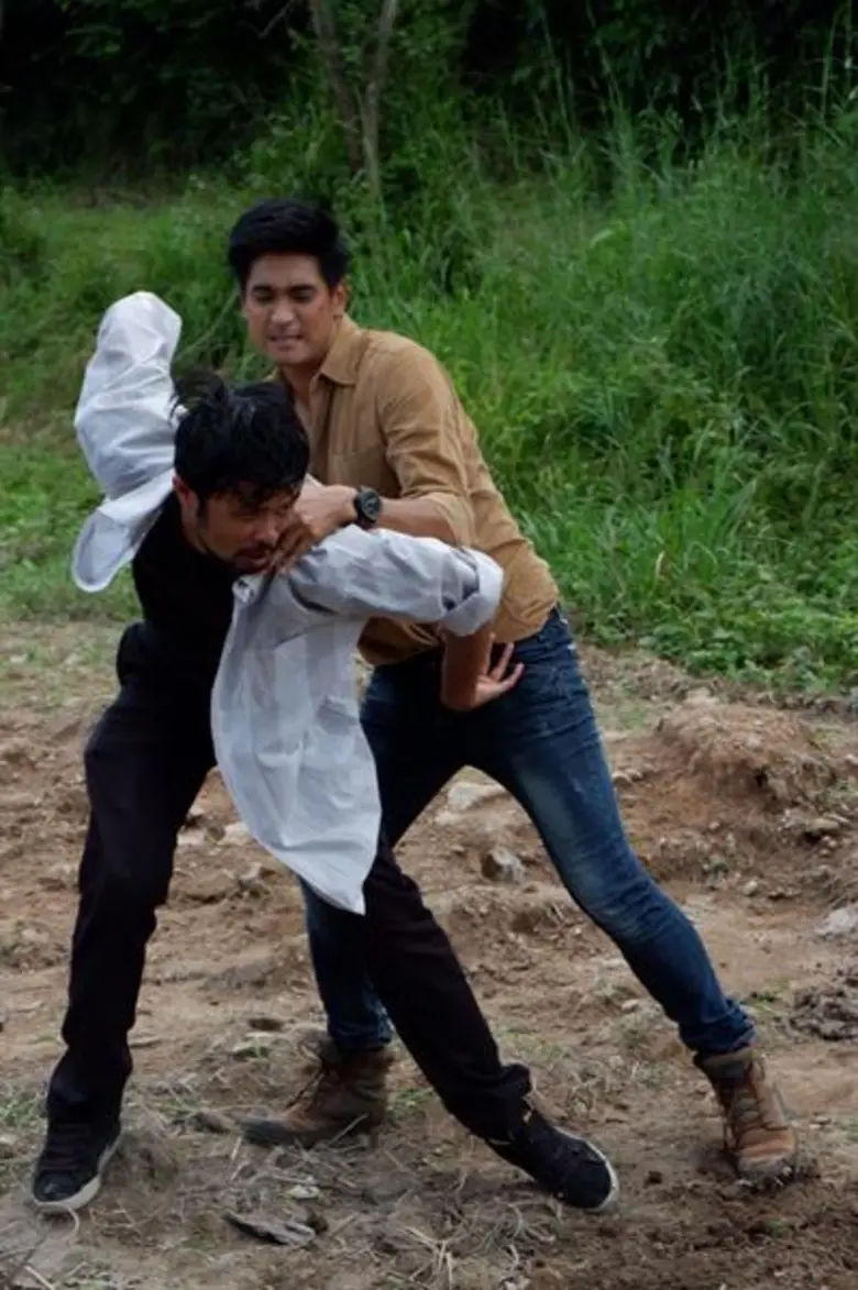 คนงานคลั่งยาบ้า จับตัว อ้อม-อังคณา เป็นตัวประกัน ธันน์ ธนากร สวมบทพระเอกช่วยชีวิต!!!