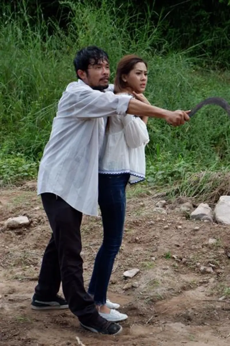 คนงานคลั่งยาบ้า จับตัว อ้อม-อังคณา เป็นตัวประกัน ธันน์ ธนากร สวมบทพระเอกช่วยชีวิต!!!