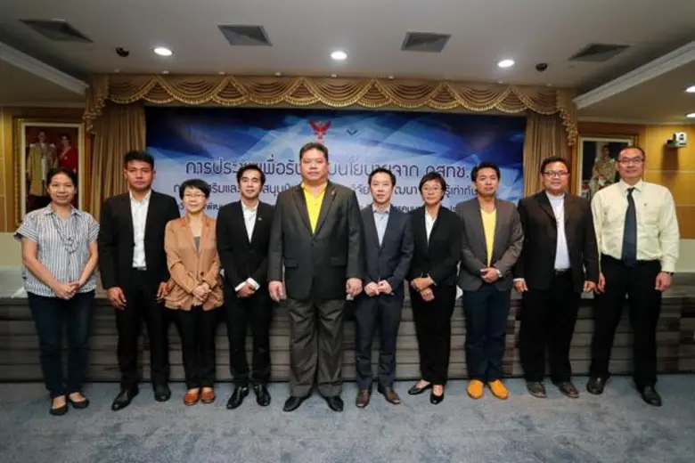 นายไตรรัตน์ วิริยะศิริกุล รองเลขาธิการ กส...