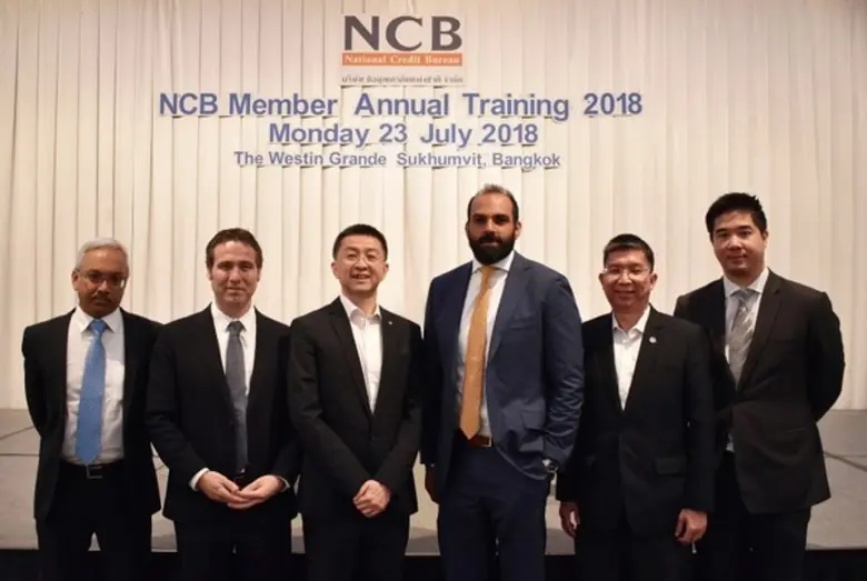 นายสุรพล โอภาสเสถียร (ที่สามจากซ้าย) ผู้จ...