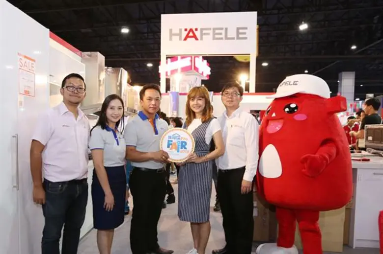 นางสาวจีรวรรณ อำไพวรรณ ผู้จัดการฝ่ายการตล...