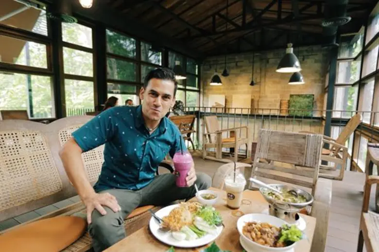 ทีวีไกด์: รายการ "หลงรักยิ้ม"ชมทุ่งไฮเดรนเยีย โครงการหลวงขุนแปะแวะเช็คอินที่เที่ยวยอดฮิต เก๊าไม้ล้านนาใน “ใชเหมี่ยง เชียงใหม่” กับฝรั่ง “แดเนียล เฟรเซอร์”