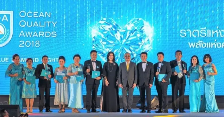 คุณชูฉัตร ประมูลผล (ที่ 6 จากขวา) รองเลขา...