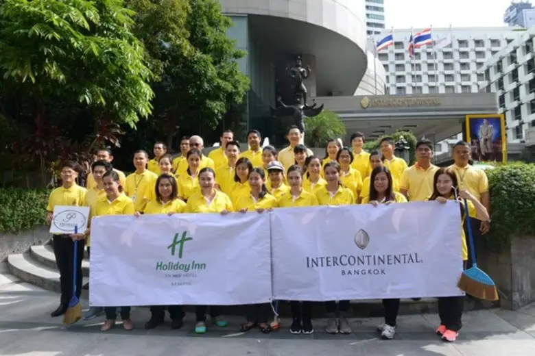 คณะผู้บริหารและพนักงานโรงแรมอินเตอร์คอนติ...