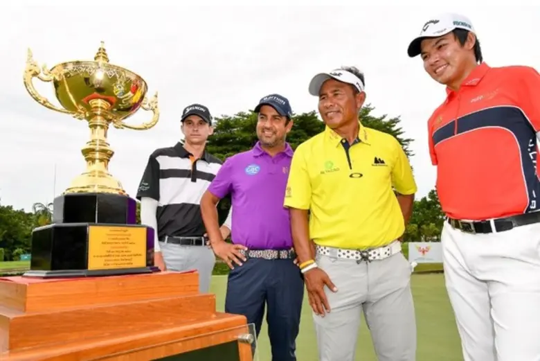 (จากซ้ายไปขวา) จอร์น แคทลิน,ชิฟ คาปูร์, ธ...