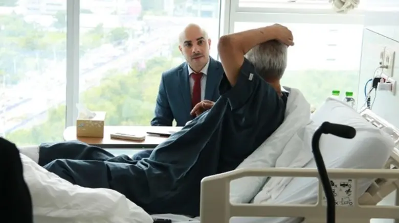 ศ.นพ.อดิศร ภัทราดูลย์ ผู้อำนวยการโรงพยาบา...