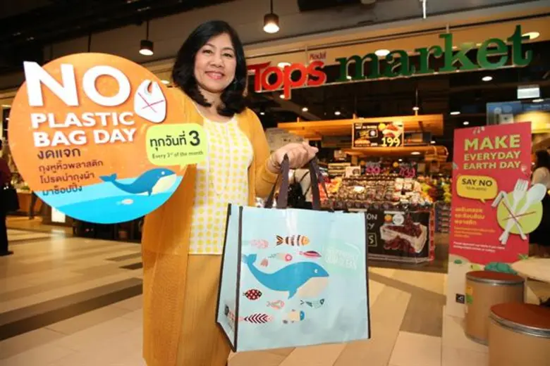 เซ็นทรัล ฟู้ด ฮอลล์ และ ท็อปส์ สร้างสังคมไร้ถุงพลาสติก ประกาศงดให้ถุงหูหิ้วพลาสติกทุกวันที่ 3 ของเดือน ยกเลิกใช้หลอดพลาสติกเปลี่ยนเป็นหลอดข้าวโพด พร้อมกัน 277 สาขาทั่วประเทศ ตั้งเป้าลดถุง 3 ล้านใบภายในสิ้นปี