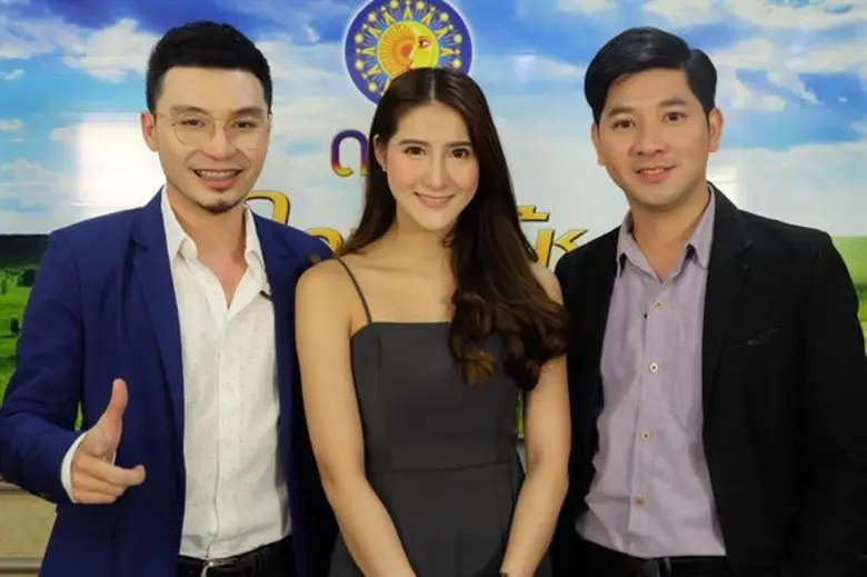 อาจารย์โจไลฟ์โค้ช พลิกตำราดูดวงให้สาวอินเตอร์ เอ-ณัฐวจี เตรียมตัวรวย แถมโกอินเตอร์มีงานต่างประเทศเพียบ!!!