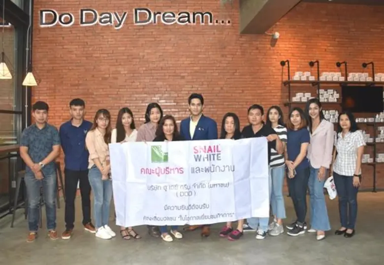 นายปิยวัชร ราชพลสิทธิ์ (กลาง) ประธานเจ้าห...