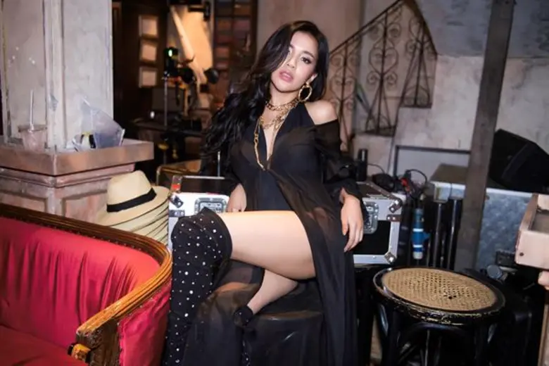 ซุ่มทำซิงเกิ้ลใหม่ "เอาไม่เสร็จ(Hold down...