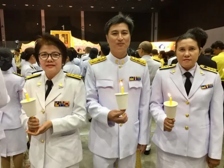 รักษาการรองผู้อำนวยการองค์การสวนพฤกษศาสตร์ พร้อมด้วยบุคลากรองค์การสวนพฤกษศาสตร์ เข้าร่วมพิธีถวายเครื่องราชสักการะและร่วมพิธีจุดเทียนถวายพระพรชัยมงคล