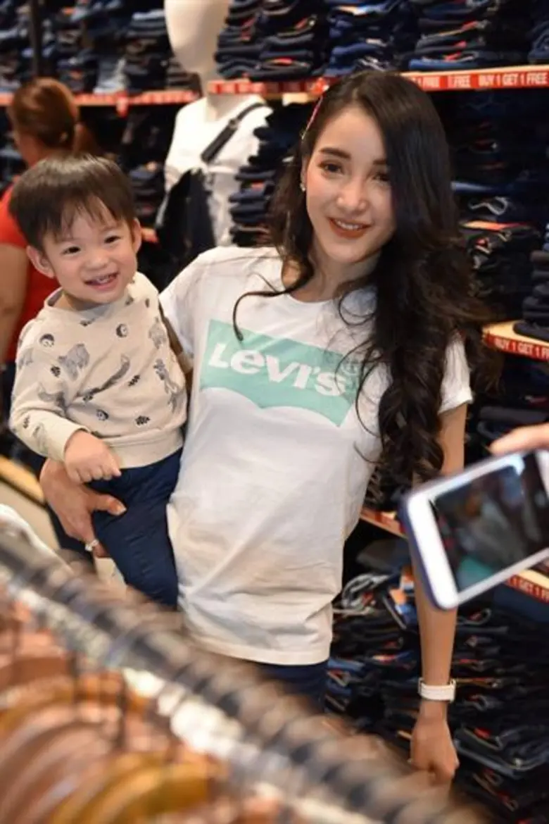 มหกรรมเซลล์ครั้งใหญ่ที่สุดแห่งปี กลับมาแล้ว !! ลีวายส์(R) ระเบิดโปรแรงสุดคุ้ม ซื้อ 1 แถม 1 พร้อมแจกโชคลุ้นรับเวสป้า 5 คัน 26-31 กรกฎาคมนี้เท่านั้น