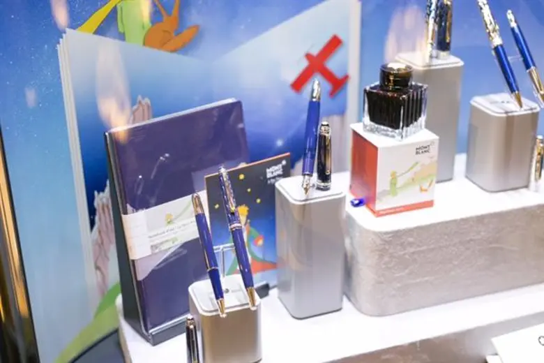 “อุ๋ย นนทรีย์, นาวิน ต้าร์” นำทีมเซเลบริตี้ชื่อดังตบเท้าเข้าร่วมงาน “มงต์บลองค์ มัยสเตอร์สตัค เลอ เปอติต ปรินซ์ สเปเชียล อิดิชั่น” เปิดตัวปากกาคอลเลคชั่นพิเศษ “เจ้าชายน้อย” พร้อมฉลองช้อปโฉมใหม่