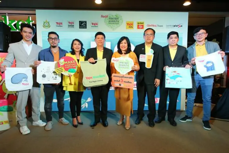 พลเอก สุรศักดิ์ กาญจนรัตน์ รัฐมนตรีว่าการกระทรวงทรั...