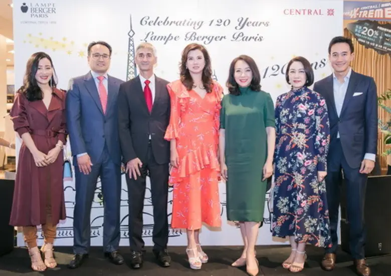 มร.เอริค ซาเยตต้า (ที่สามจากซ้าย) อัครราช...