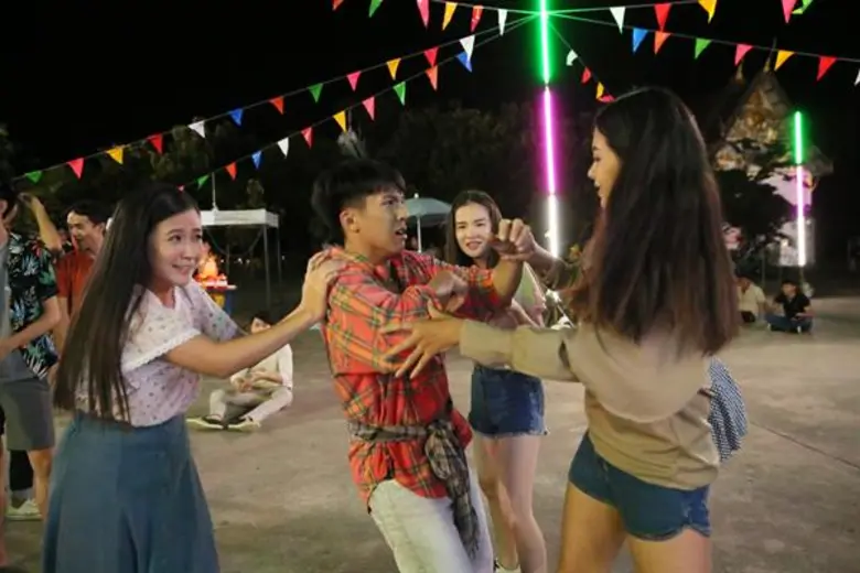 ทีวีไกด์: เรื่องย่อละคร “มนต์ฮักทรานซิสเตอร์” ออกอากาศวันที่ 4 - 5 สิงหาคม 2561 เวลา 17.00 น. ทางช่อง GMM25