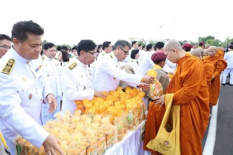 ส.ป.ก.ร่วมพิธีทำบุญตักบาตรและถวายสัตย์ปฏิญาณเป็นข้าราชการที่ดีและพลังของแผ่นดิน เนื่องในวันเฉลิมพระชนมพรรษา สมเด็จพระเจ้าอยู่หัว วันที่ 28 กรกฎาคม 2561