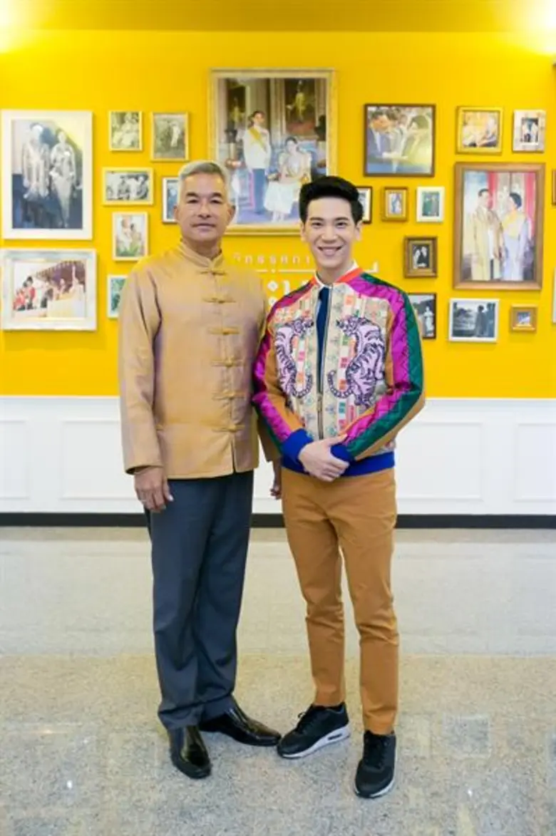 SACICT จัดกิจกรรมเทิดพระเกียรติฯ “ชีวิตใหม่ ใต้ร่มพระบารมี” ชูเอกลักษณ์และคุณค่างานหัตถกรรมของกลุ่มชนเผ่าและชาติพันธุ์ อาร์ม กรกันต์ ร่วมฟินาเล่ชุดชนเผา – อ.เผาทอง ร่วมวงเสวนา