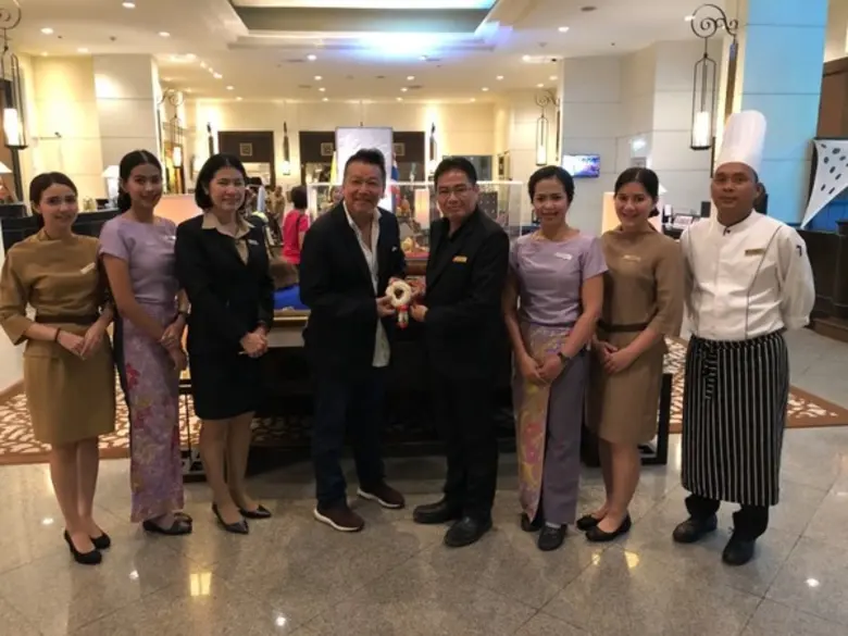 นายมนูญ วุฒิ ผู้จัดการทั่วไปนำคณะผู้บริหา...