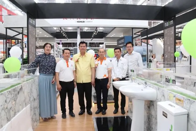 นายณัฐพล สังขะภักดี (ที่ 1 จากขวา) ผู้จัด...