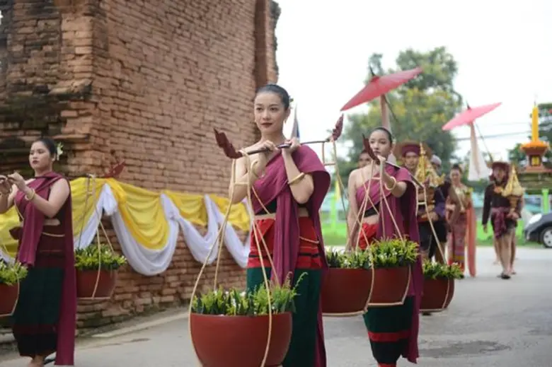 เชียงแสนรวมศรัทธาปลุกความภาคภูมิมรดกวัฒนธรรมประวัติศาสตร์ล้านนา จัดขบวน “ถวายเทียนพรรษา...หิรัญนครเงินยาง ๒๕๖๑” ครั้งแรก