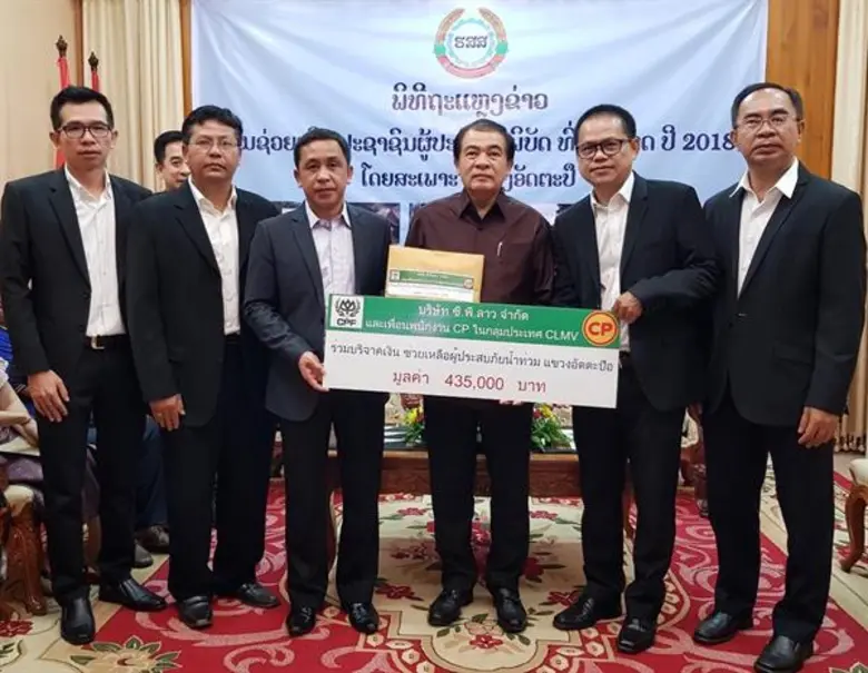 ท่านคำแพง ไชสมแพง (ที่ 3 จากขวา) รัฐมนตรี...