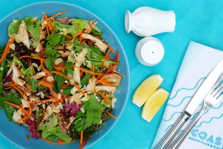 อิ่มเต็มที่กับ สลัดแสนอร่อย จากโคสต์บีชคลับและบิสโทรณ โรงแรมเซ็นทาราแกรนด์บีชรีสอร์ทและวิลลา หัวหิน