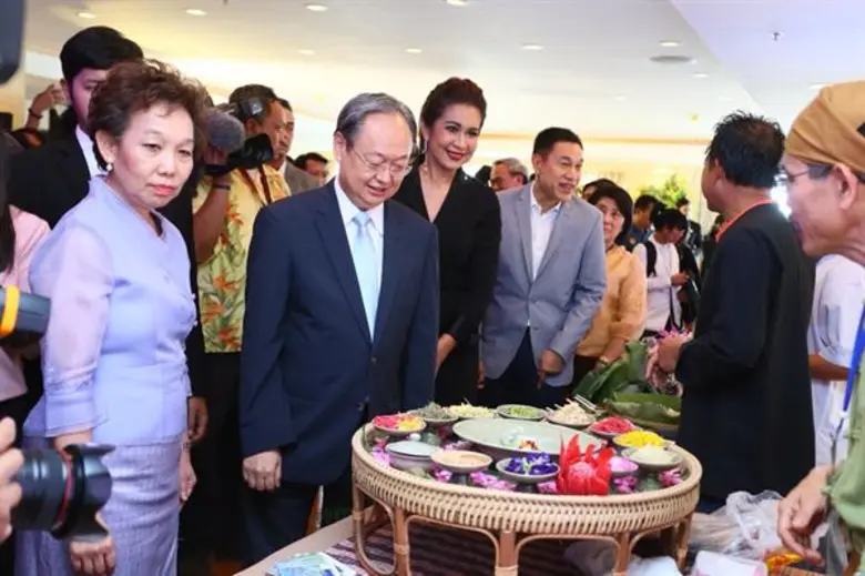 พาณิชย์’ ดันร้านอาหารไทยดังไกลถึงต่างแดน เปิดตัวโครงการ “อาหารไทยต้อง Thai SELECT” รองรับนโยบาย “ครัวไทยสู่ครัวโลก” พร้อมเชิญชวนนักท่องเที่ยวลิ้มรสอาหารไทยสุดล้ำเลิศ...ตามมาตรฐานไทยแท้