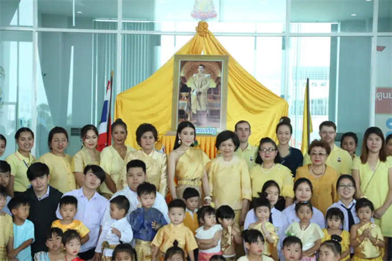 โรงเรียนสาธิตกรุงเทพธนบุรี นำโดย คุณเอิร์...