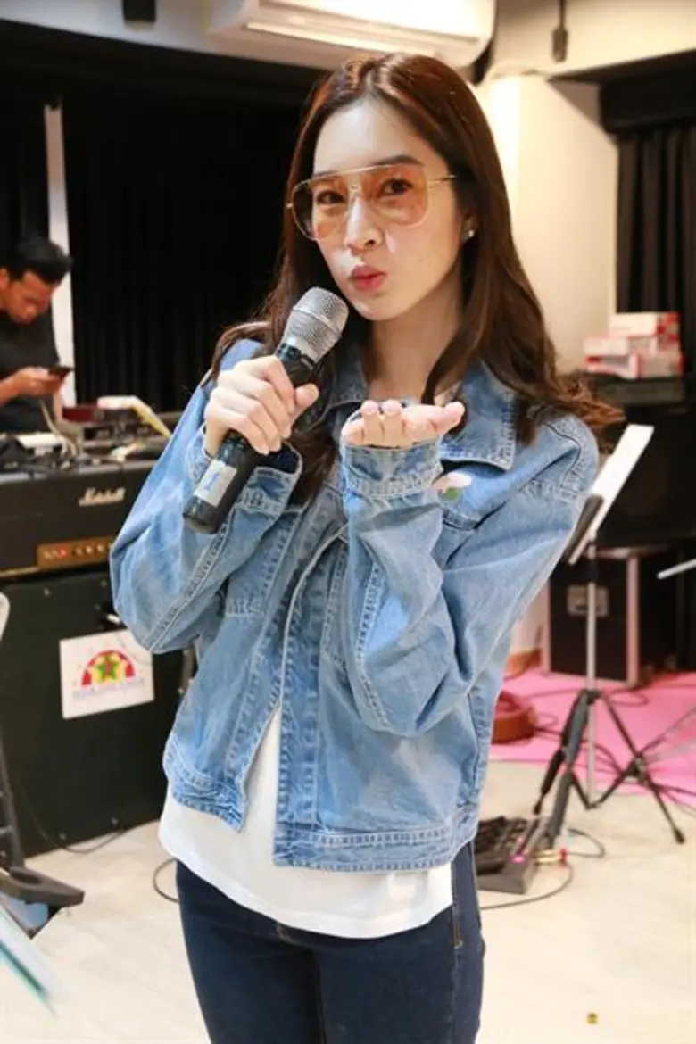 แอบส่อง “มิกค์-แบงค์-ฐิสา-พิม-มุกดา” แก๊งพระนางสุดฮอต ช่อง 7HD ซ้อม ร้อง-เต้น-แหลงใต้ เตรียมขึ้นเวที “7สีคอนเสิร์ต ออนทัวร์” จ.สุราษฎร์ธานี