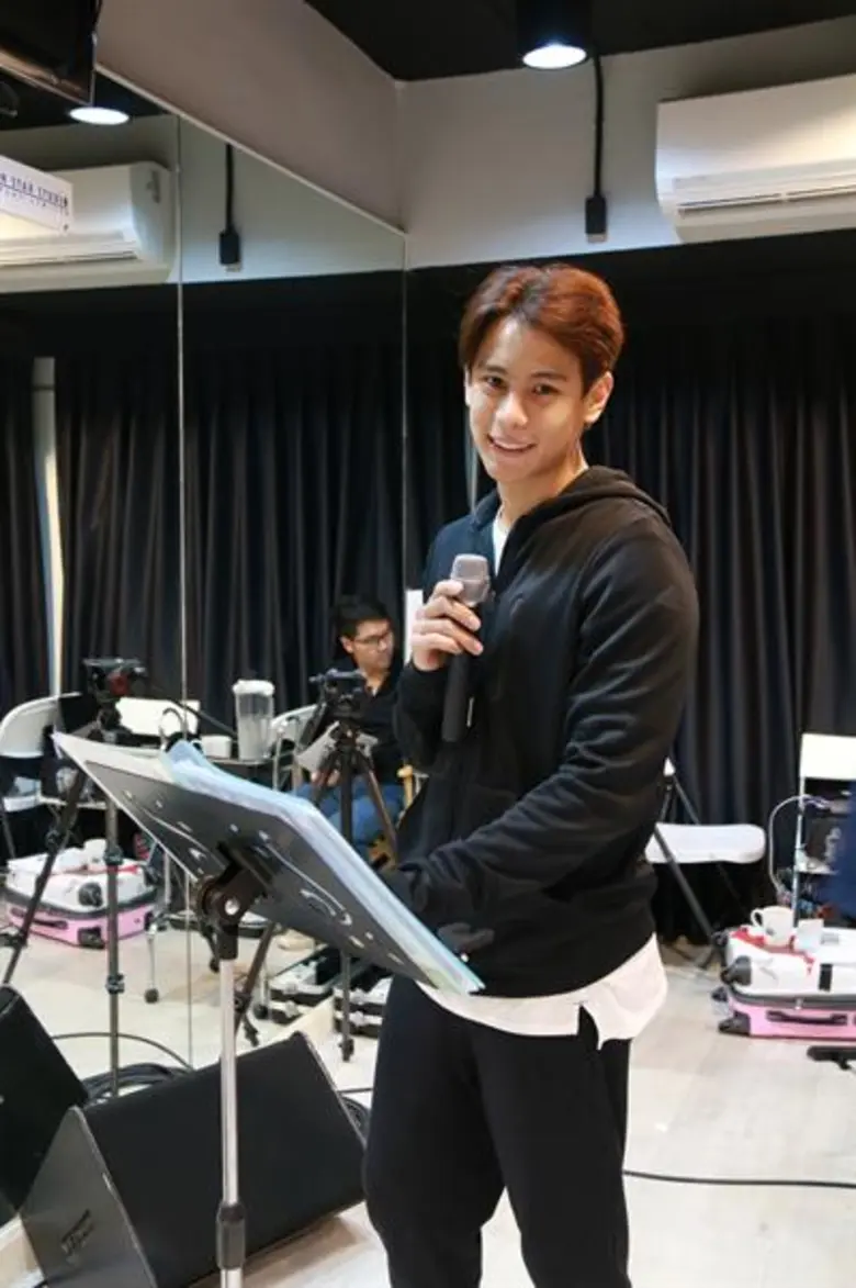 แอบส่อง “มิกค์-แบงค์-ฐิสา-พิม-มุกดา” แก๊งพระนางสุดฮอต ช่อง 7HD ซ้อม ร้อง-เต้น-แหลงใต้ เตรียมขึ้นเวที “7สีคอนเสิร์ต ออนทัวร์” จ.สุราษฎร์ธานี