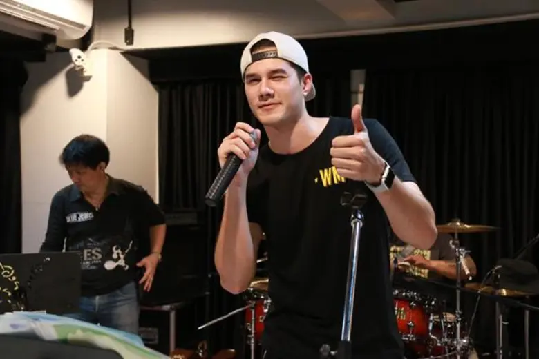 แอบส่อง “มิกค์-แบงค์-ฐิสา-พิม-มุกดา” แก๊งพระนางสุดฮอต ช่อง 7HD ซ้อม ร้อง-เต้น-แหลงใต้ เตรียมขึ้นเวที “7สีคอนเสิร์ต ออนทัวร์” จ.สุราษฎร์ธานี