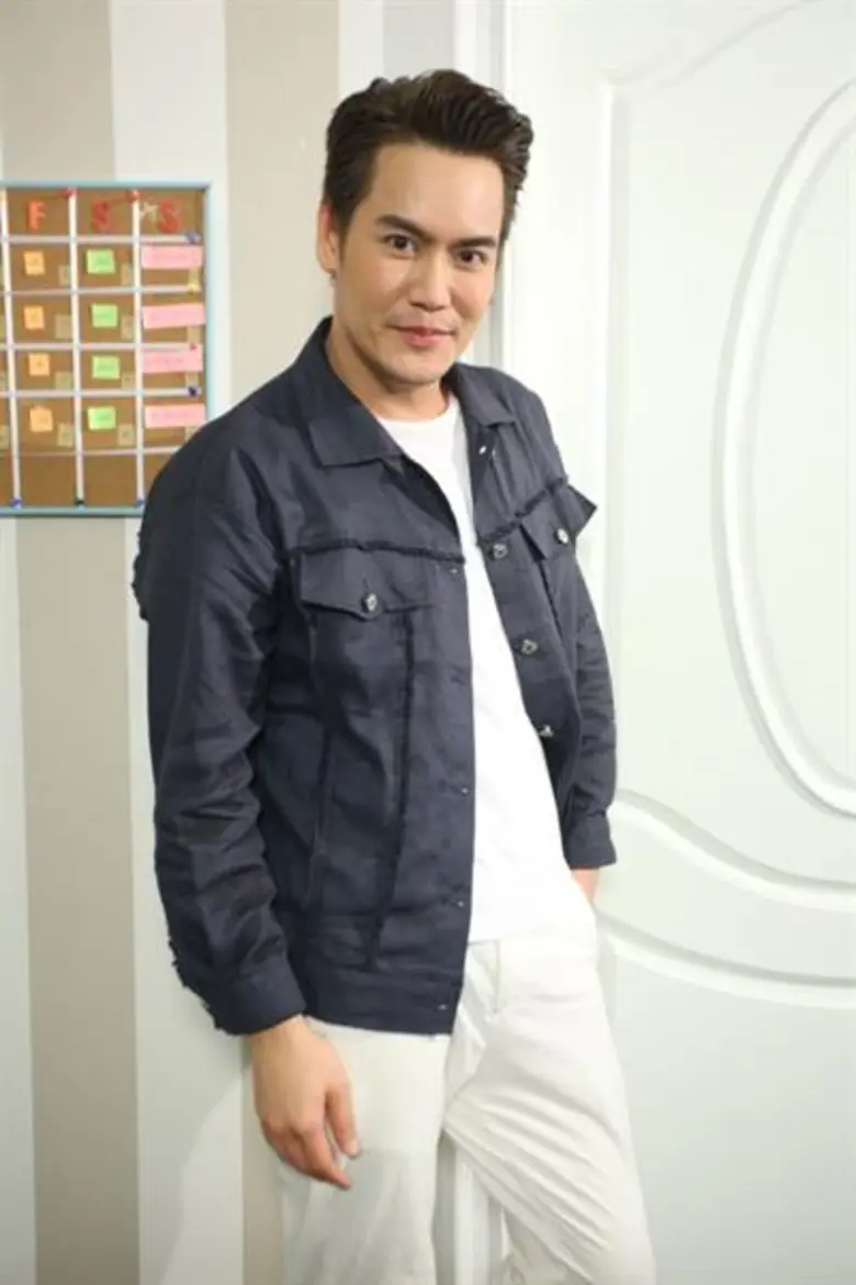 “อ๊อฟ” เปิดศึก “จ๋า” แย่ง “อาร์ต” ใน “เขา เธอและอีกคน” รักสามเส้าสุดแซ่บ “เก้ง ผู้ชาย ชะนี”