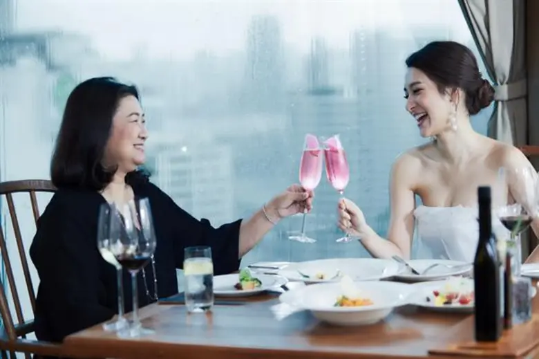 Create a Great Dinner for Lovely Mom เนรมิตดินเนอร์สุดพิเศษสำหรับคุณแม่สุดที่รักในช่วงวันแม่ แบบ มิว นิษฐา