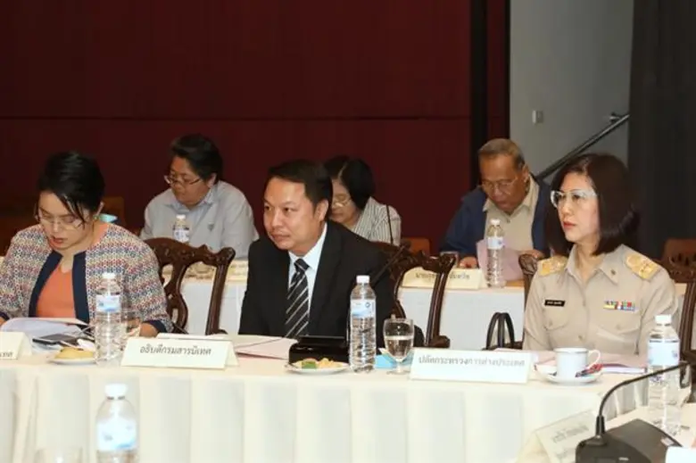 ชาวอเมริกันส่งมอบโบราณวัตถุยุคบ้านเชียง 12 ชิ้น ภาชนะดินเผา-ลูกกลิ้งดินเผา-หินดุ-กำไลสำริด พร้อมภาพถ่าย 1 รายการ คืนให้ไทย